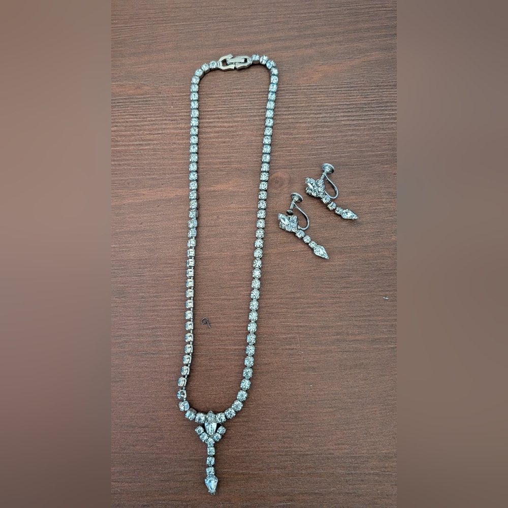 Elegant Silver Necklace and Earring Set